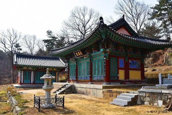 화암사(예산) · 관광지