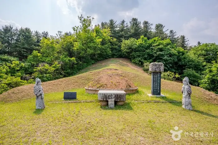 이방실장군묘 · 관광지