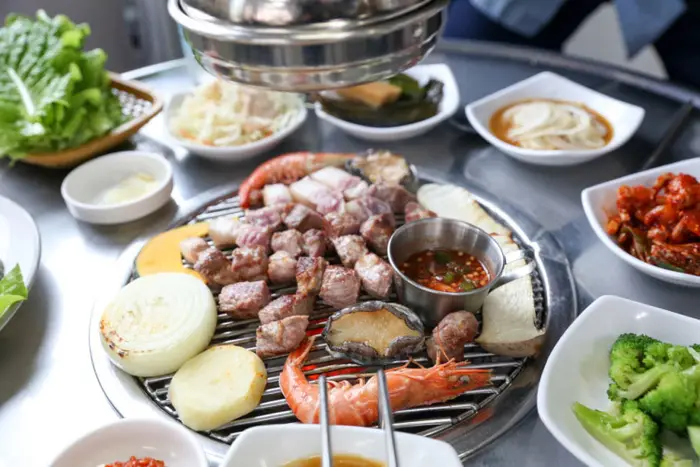 봉순이네흑돼지 · 음식점