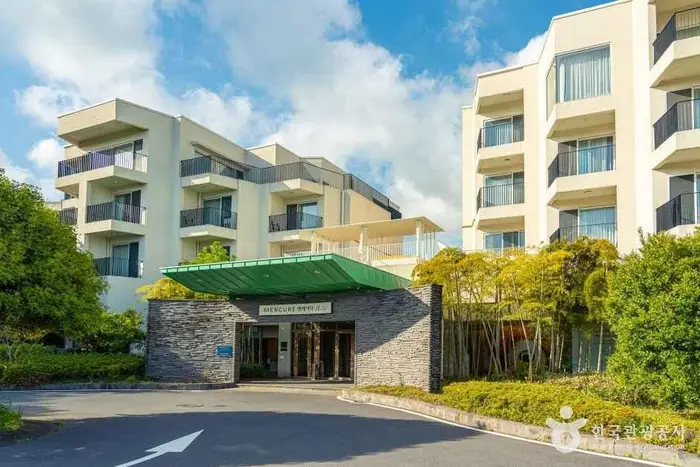 머큐어앰배서더 제주 · 숙박