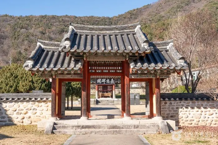 표충비 · 관광지