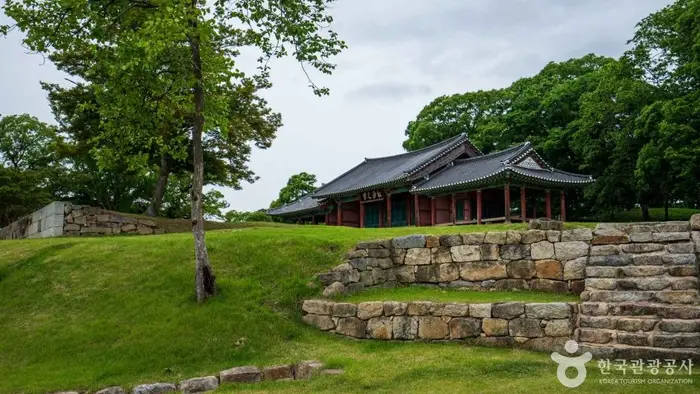 고창 무장현 관아와 읍성 · 관광지