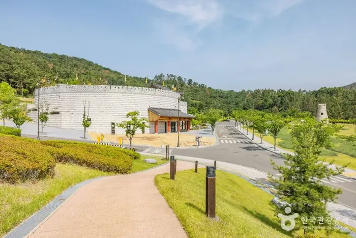 화랑마을 · 관광지