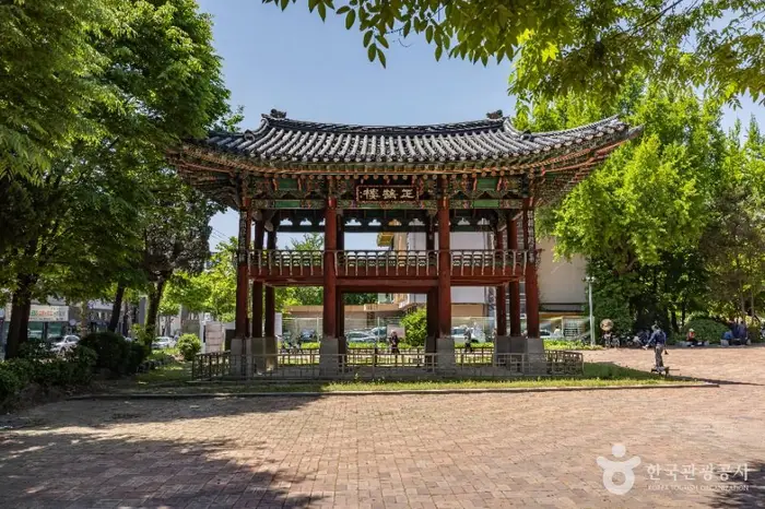 청주 충청도병마절도사영문 · 관광지