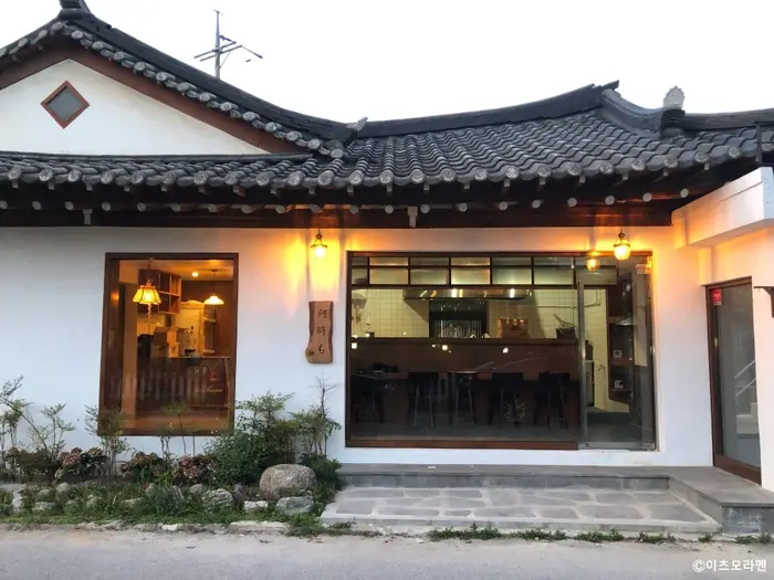 이츠모라멘 · 음식점