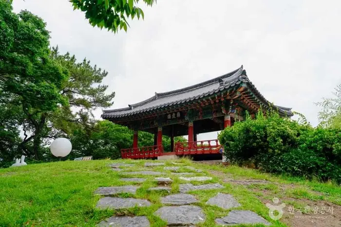 정암루(솥바위) · 관광지