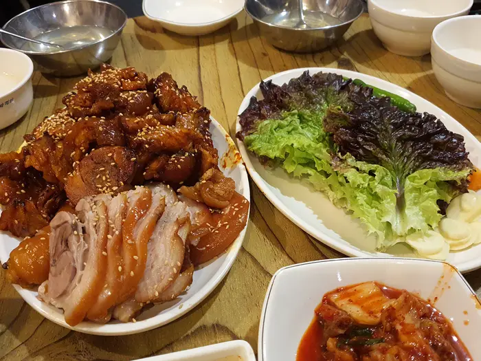 창신동매운족발 본점 · 음식점