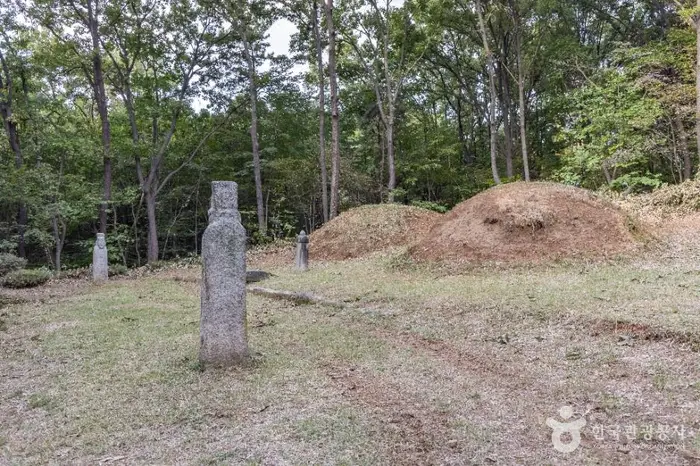신선경과 류인호 묘역 · 관광지