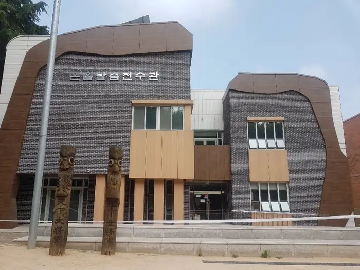 은율탈춤전수관 · 문화시설