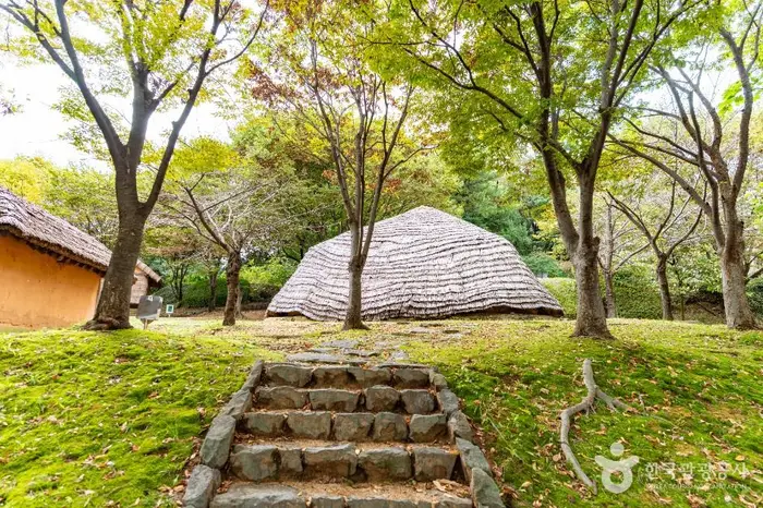 김해 봉황동 유적 · 관광지