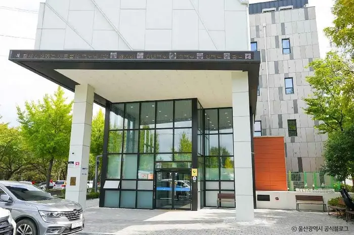 철새홍보관 · 문화시설