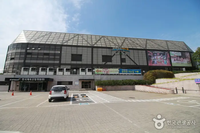 우리금융아트홀 · 문화시설