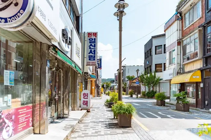 전주 동문예술거리 · 관광지