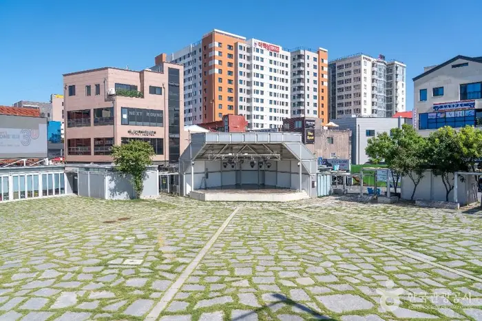안정리 예술인광장 · 문화시설
