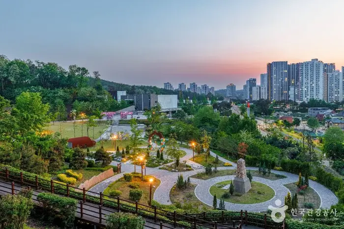 오산 죽미령 평화공원 · 관광지